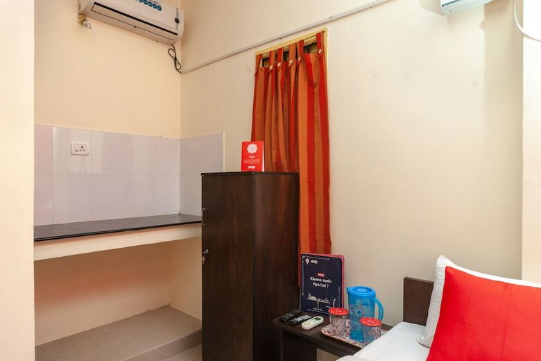 Hotel Oyo 26936 Adhithya Inn
