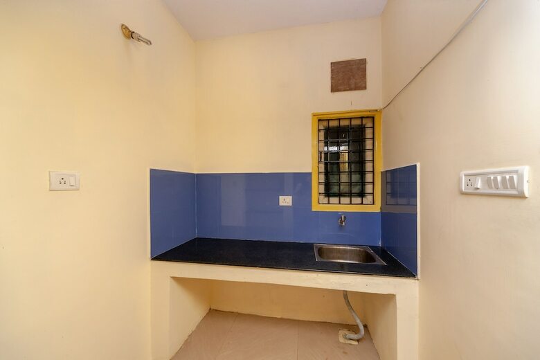 Hotel Oyo 26936 Adhithya Inn