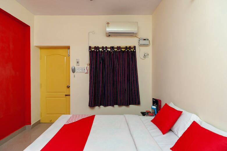 Hotel Oyo 26936 Adhithya Inn