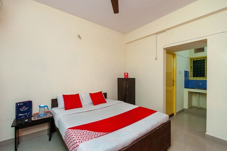 Hotel Oyo 26936 Adhithya Inn