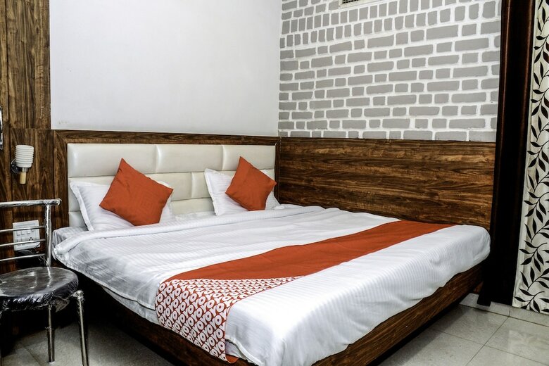 Oyo 23178 Hotel Raj Mandir