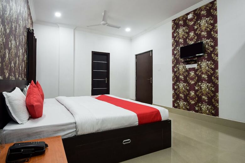 Oyo 28143 Hotel Abhinam