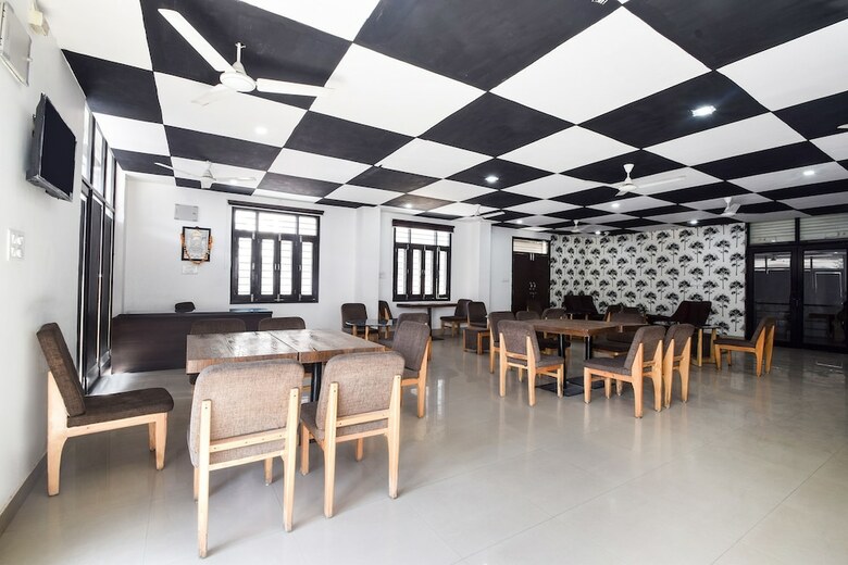 Oyo 28143 Hotel Abhinam