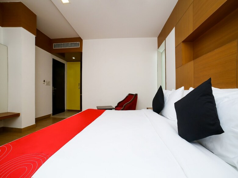 Hotel Edition O 30074 Tushar Elegant