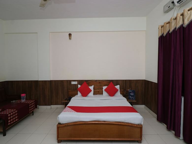 Oyo 24489 Hotel Greenwood