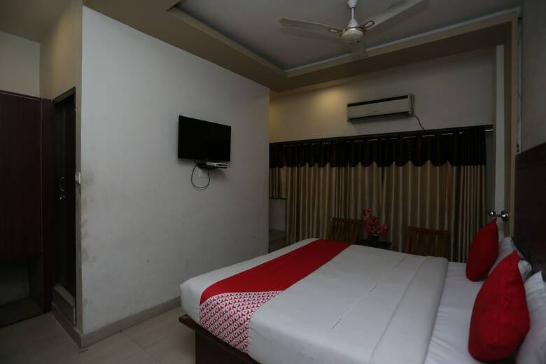 Hotel Oyo 23733 Surya Continental
