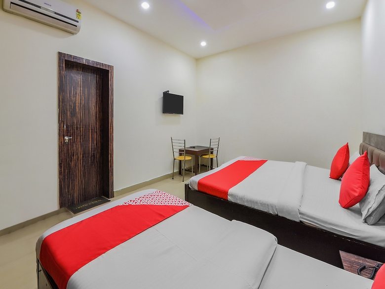 Oyo 23599 Hotel Superstar