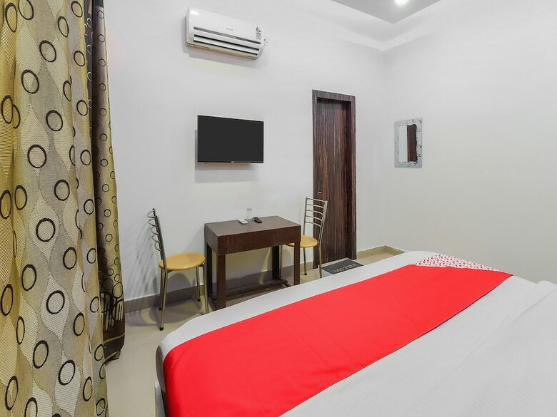 Oyo 23599 Hotel Superstar