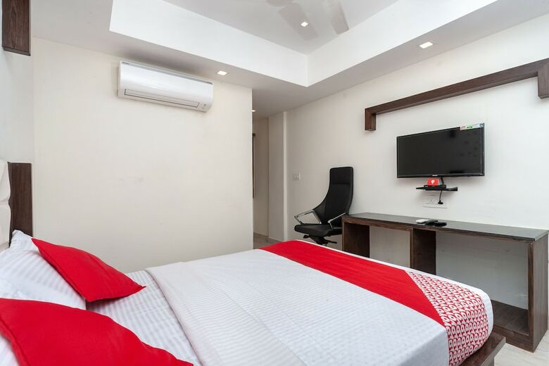 Hotel Oyo 19487 Hr Residency