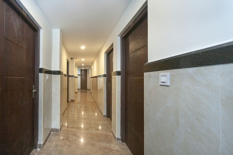 Hotel Oyo 19487 Hr Residency