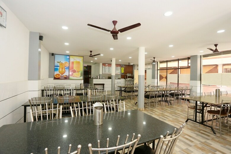 Hotel Oyo 14819 Periyar Holidays
