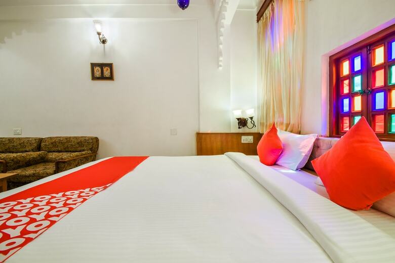 Hotel Oyo 23380 Raj Palace
