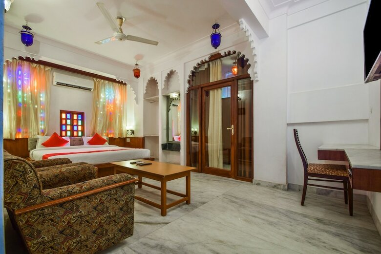 Hotel Oyo 23380 Raj Palace