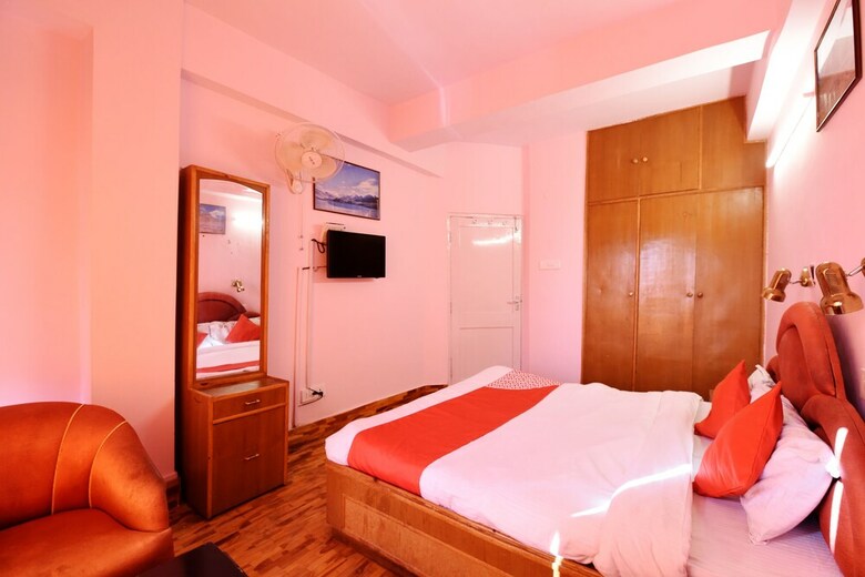 Oyo 15765 Hotel Eve