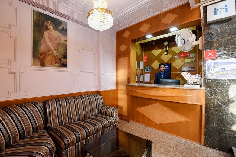 Oyo 15765 Hotel Eve
