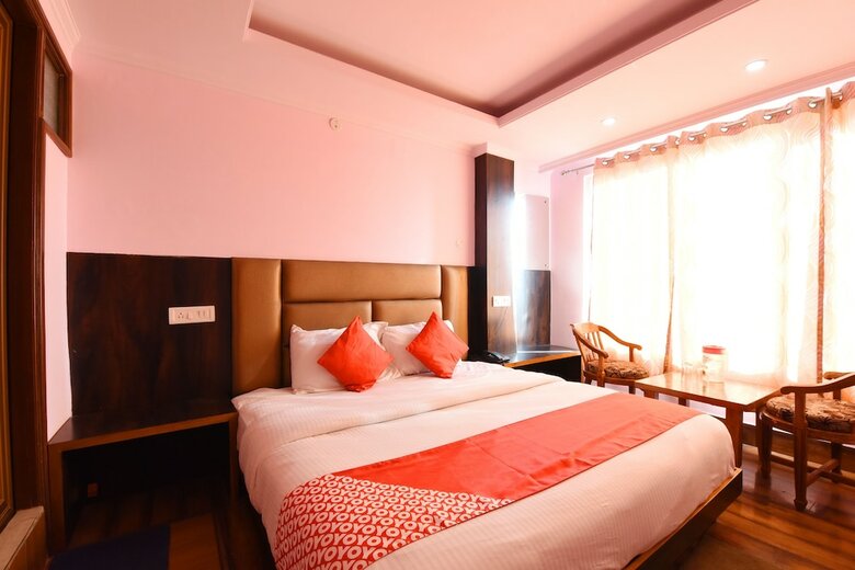 Oyo 15765 Hotel Eve