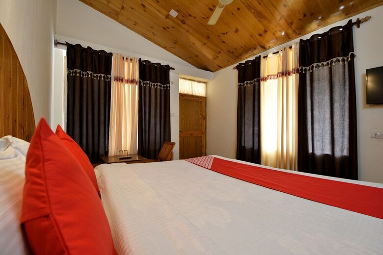 Oyo 7766 Hotel Thakur