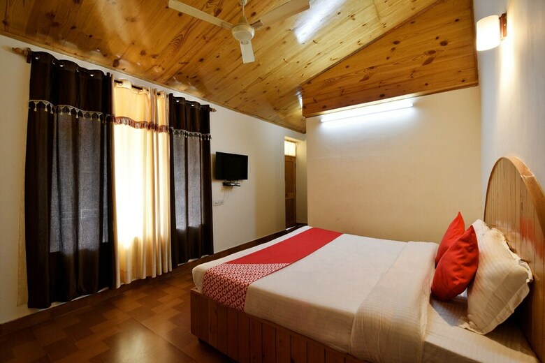 Oyo 7766 Hotel Thakur