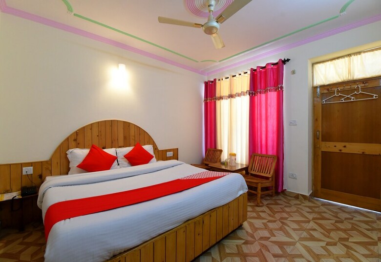 Oyo 7766 Hotel Thakur