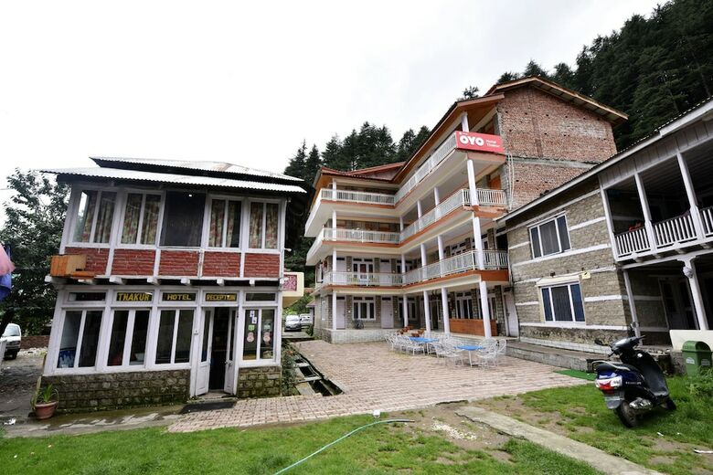 Oyo 7766 Hotel Thakur