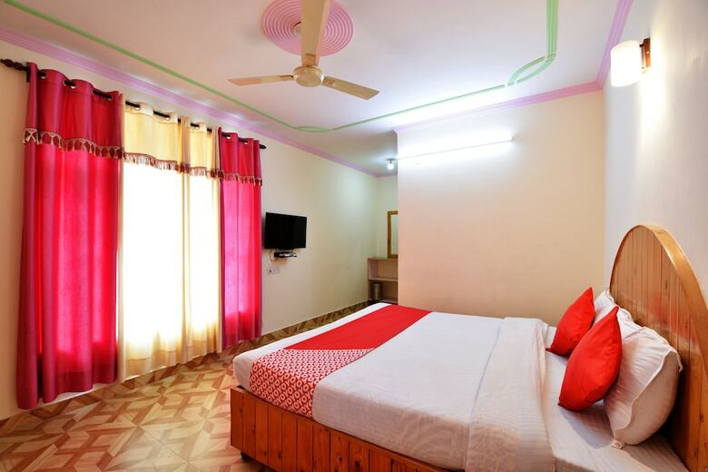 Oyo 7766 Hotel Thakur