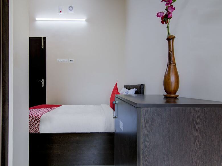 Hotel Oyo 24147 Royal Stay