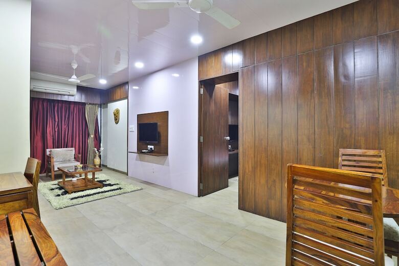 Oyo 25065 Hotel Shree Daan