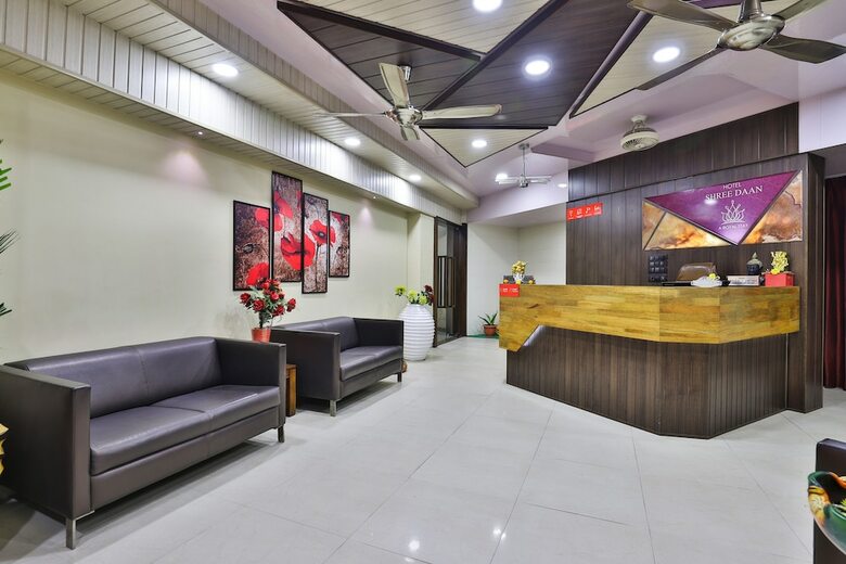Oyo 25065 Hotel Shree Daan