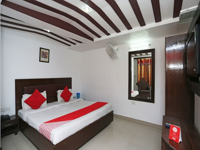 Oyo 18568 Ratan Hotel