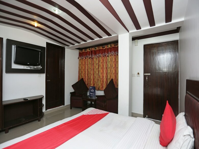 Oyo 18568 Ratan Hotel