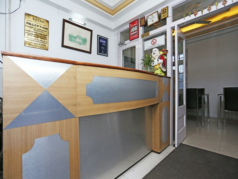 Oyo 18568 Ratan Hotel