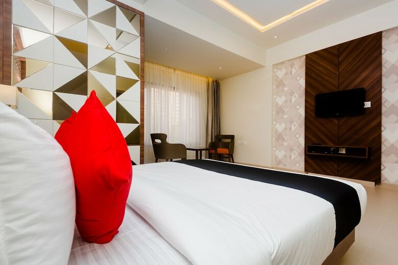 Capital O 28004 Hotel Mathoshree