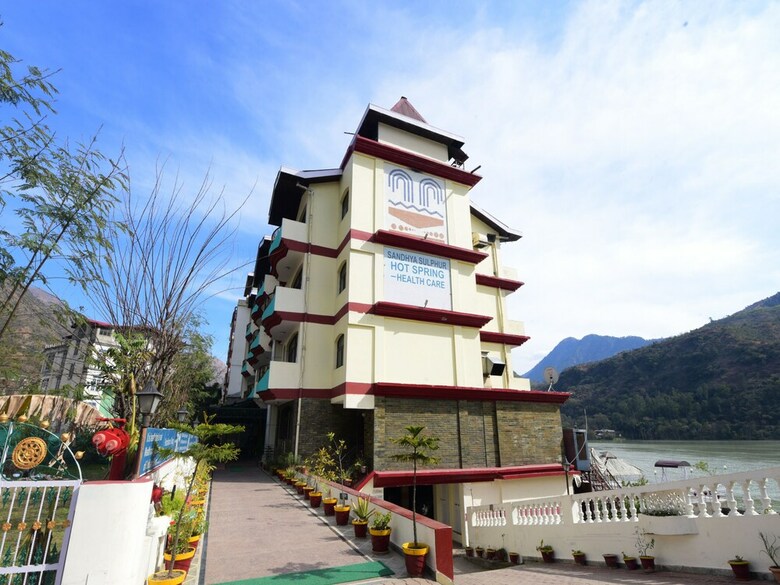 Oyo 29117 Hot Spring