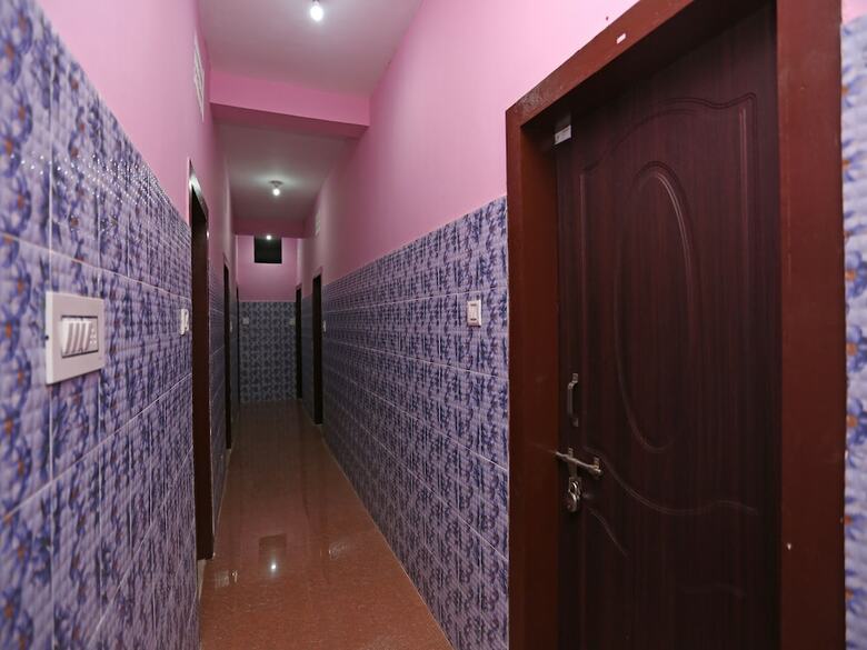 Oyo 26560 Hotel Blue Moon