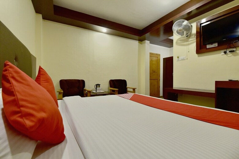 Oyo 19498 Hotel Tridev