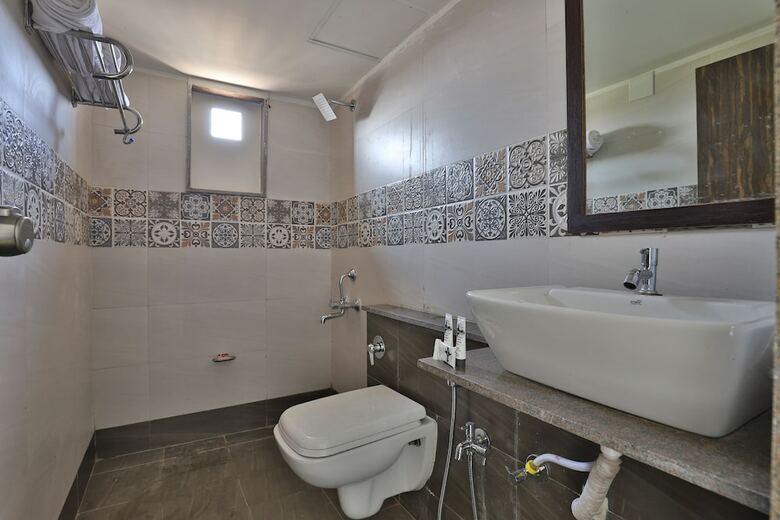 Hotel Oyo 27930 Dev Orchid