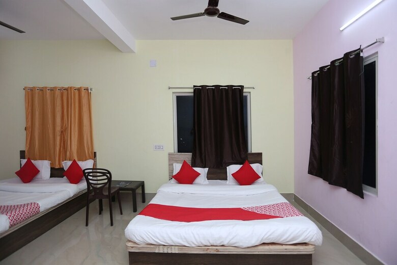 Oyo 27734 Hotel Savasi