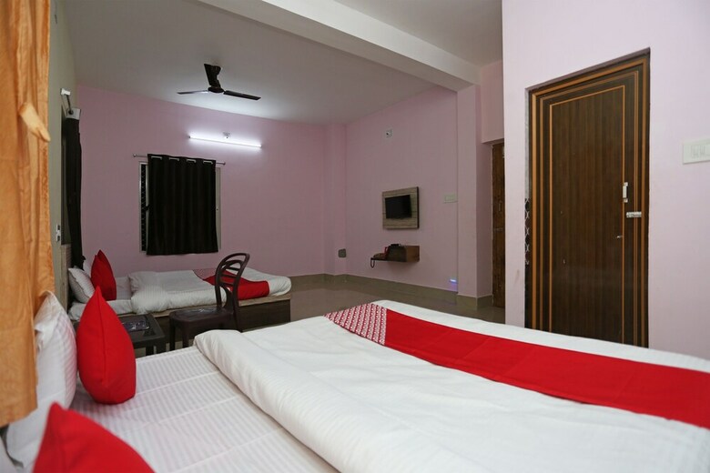 Oyo 27734 Hotel Savasi