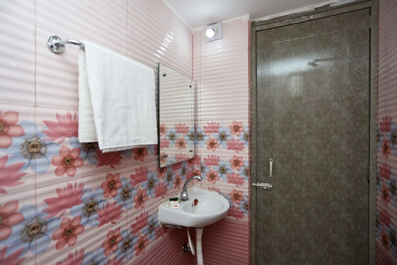 Oyo 27734 Hotel Savasi