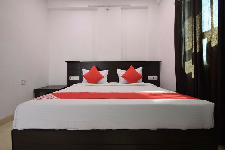 Oyo 23296 Hotel Quality Time