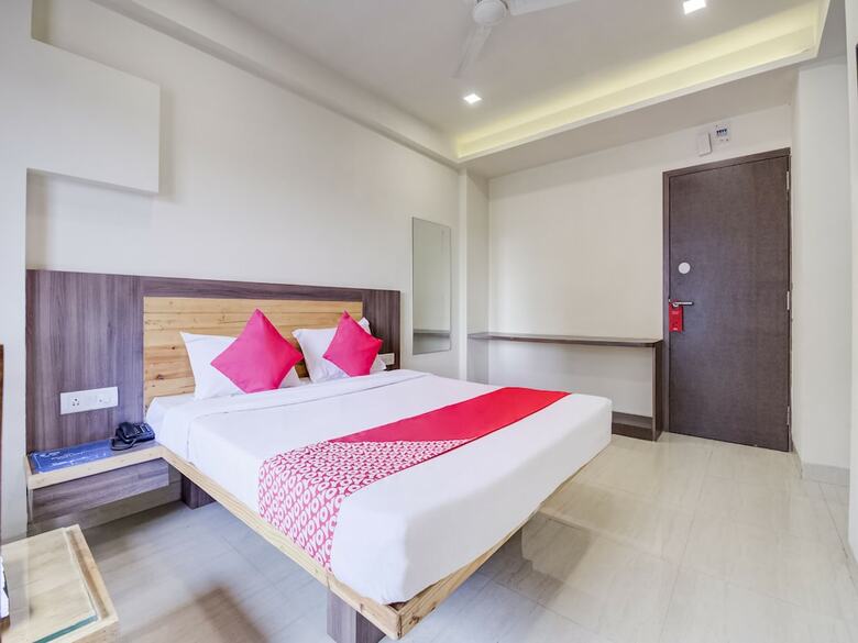 Oyo 28164 Hotel Shubham Inn