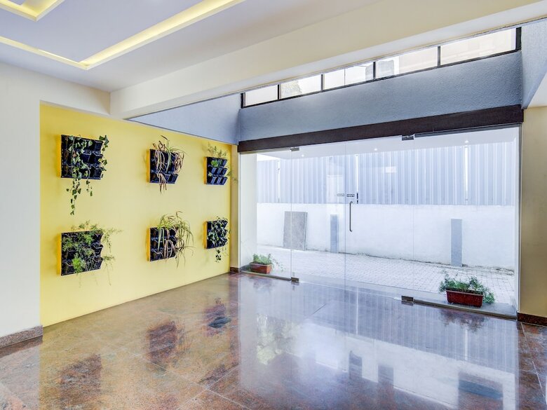 Oyo 28164 Hotel Shubham Inn