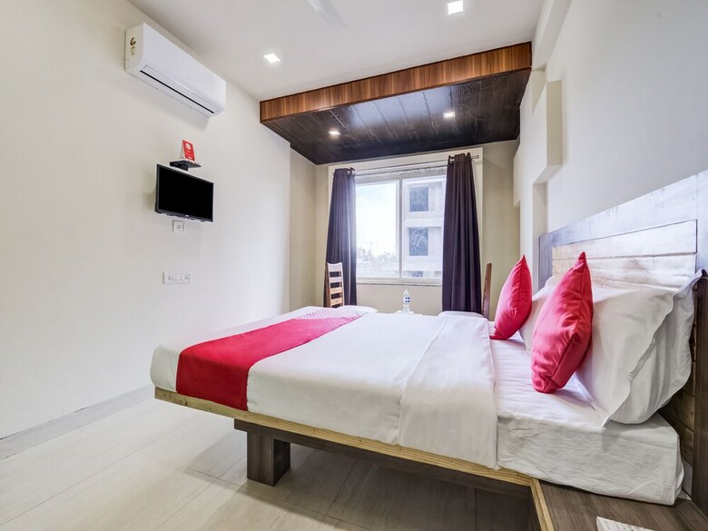 Oyo 28164 Hotel Shubham Inn