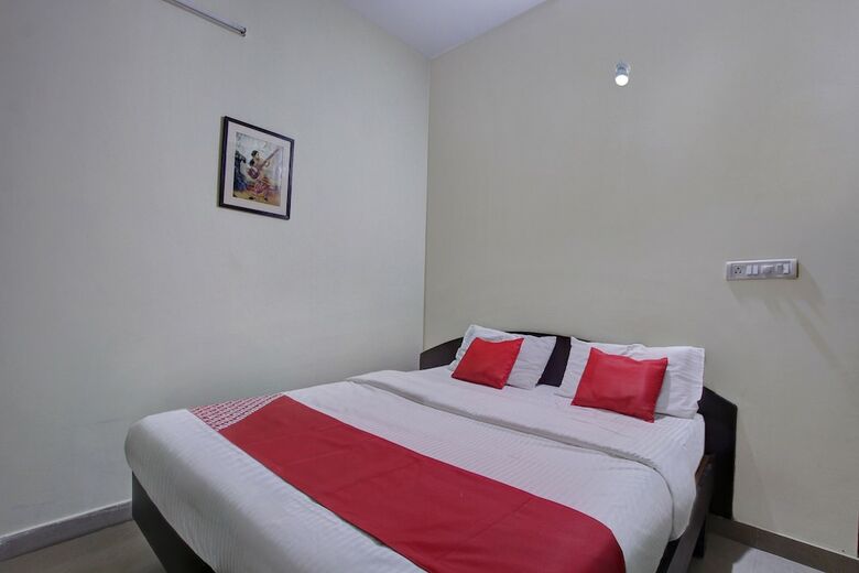 Hotel Oyo 27781 Sri Sai Comforts