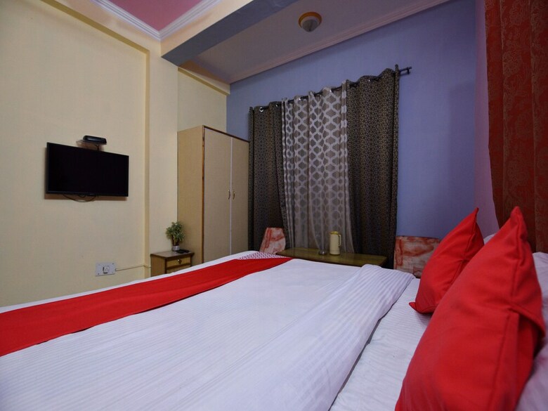 Hotel Oyo 26186 Dagshai View