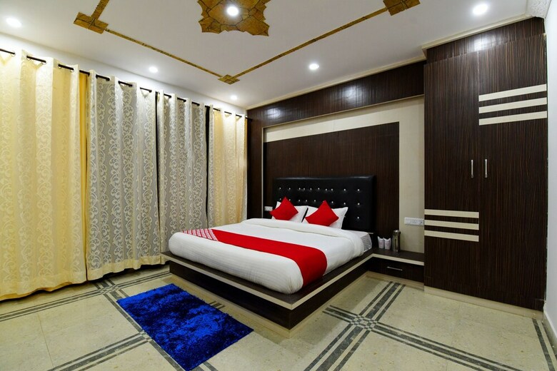 Oyo 14177 Hotel Hhh