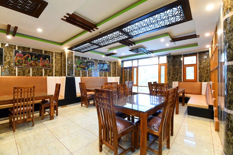 Oyo 14177 Hotel Hhh