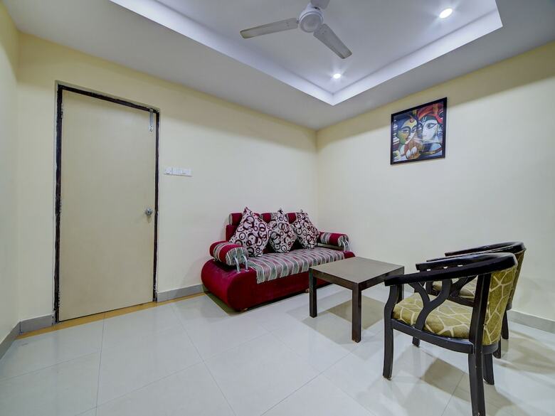 Hotel Oyo 28033 Pradha Grand