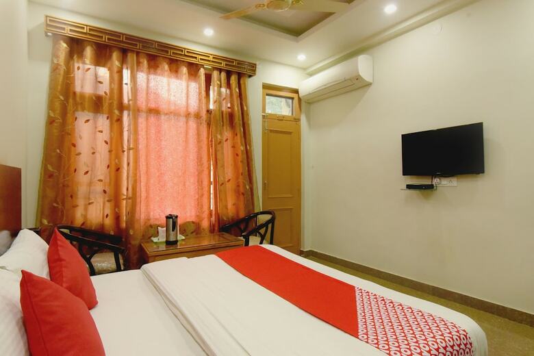 Oyo 18674 Airport Inn Hotel
