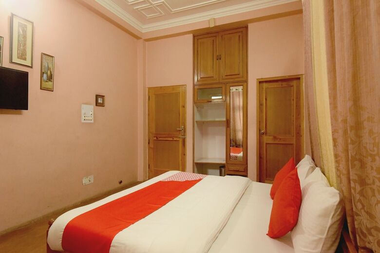 Oyo 18674 Airport Inn Hotel